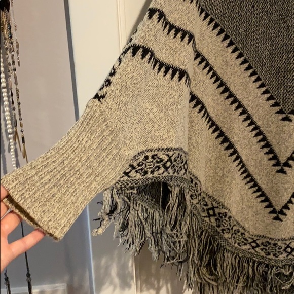 Sleeves poncho - Picture 2 of 4